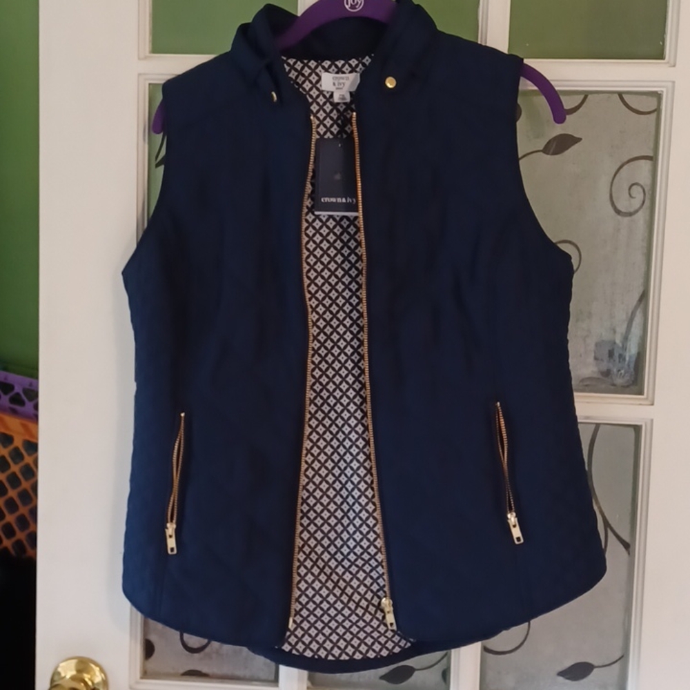 Crown & ivy vest size Pmedium nwt